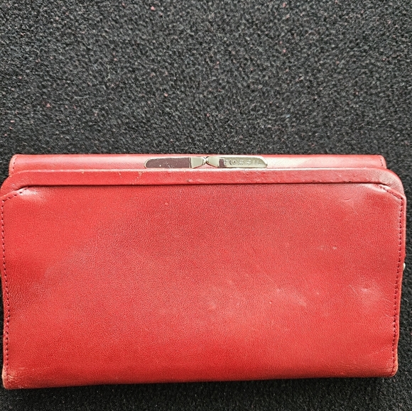 Fossil Red Leather Tri-fold Wallet - Picture 13 of 13